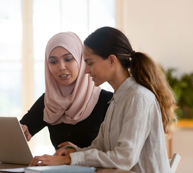 footer-image-two-students-on-a computer